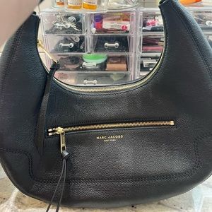 Marc Jacobs shoulder bag.